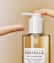 SKIN1004 Madagascar Centella Light Cleansing Oil 200ml – Image 2